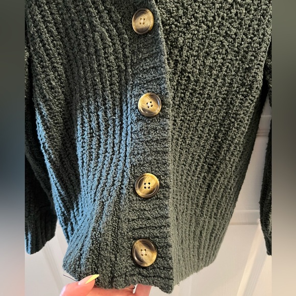 AE Knit Cardigan - Picture 2 of 4